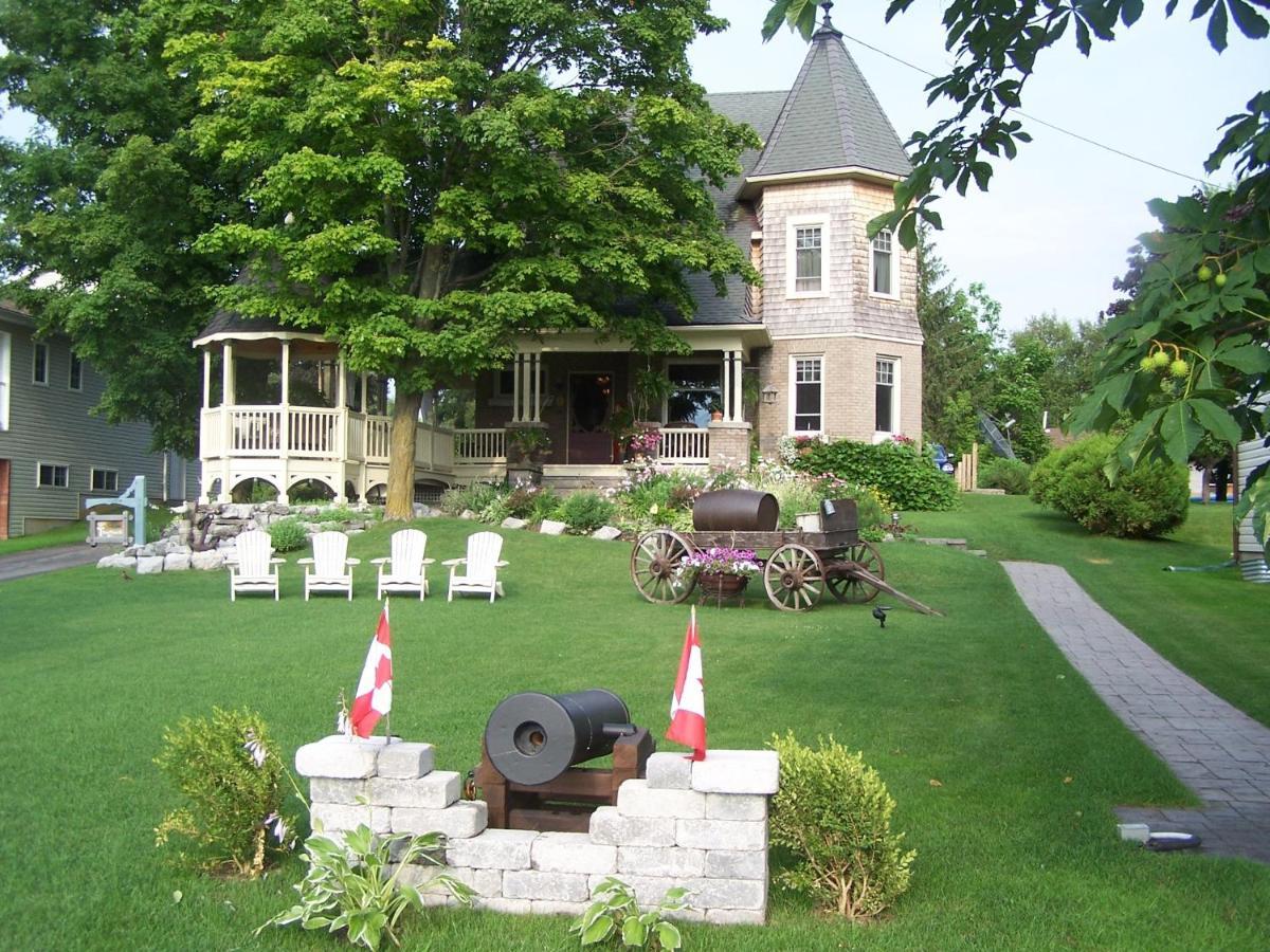 Creighton Manor Inn Bed & Breakfast Orillia Esterno foto
