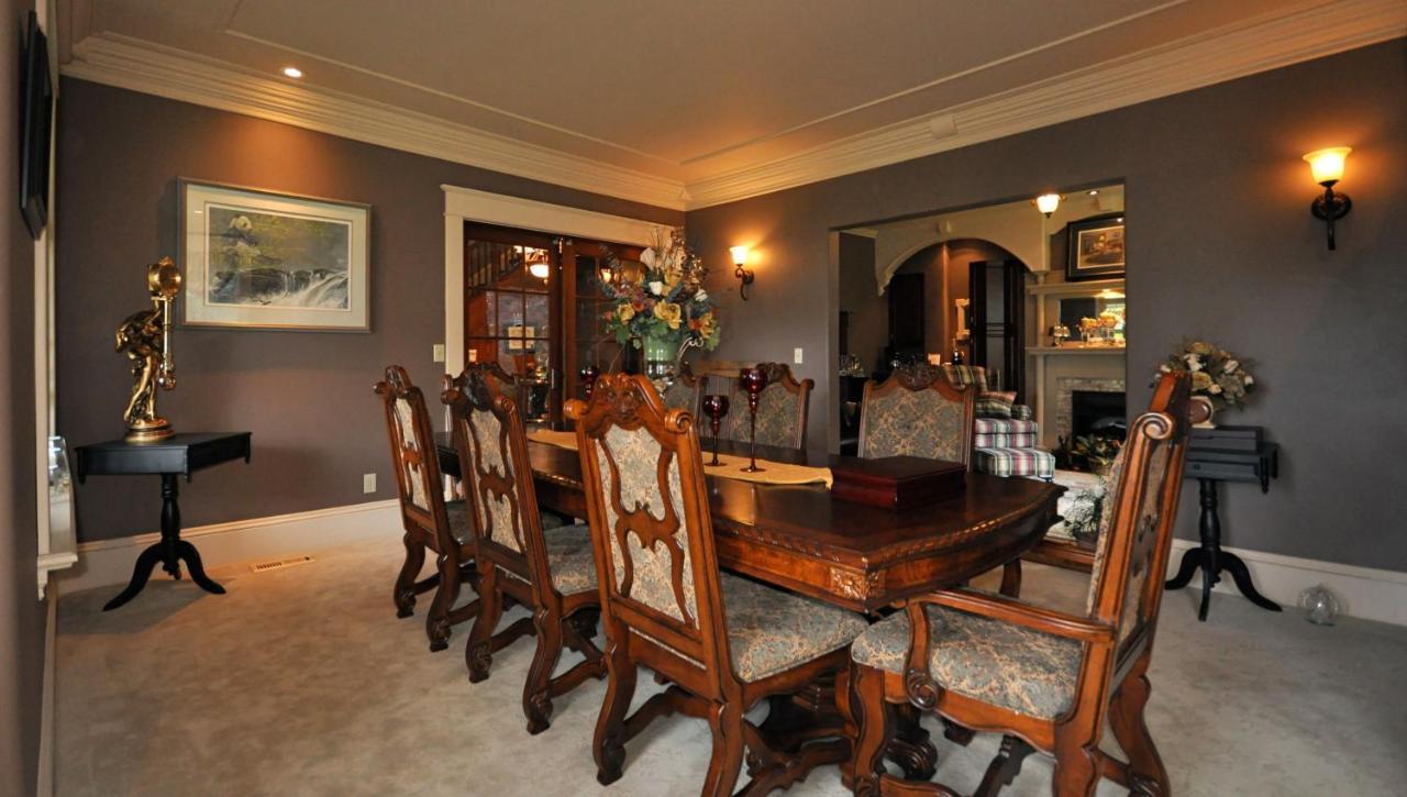 Creighton Manor Inn Bed & Breakfast Orillia Esterno foto