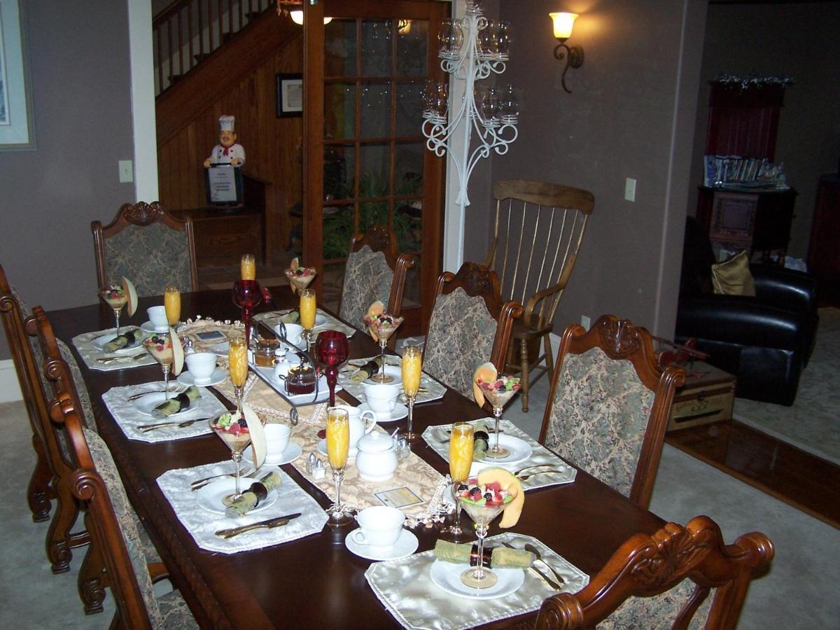 Creighton Manor Inn Bed & Breakfast Orillia Esterno foto