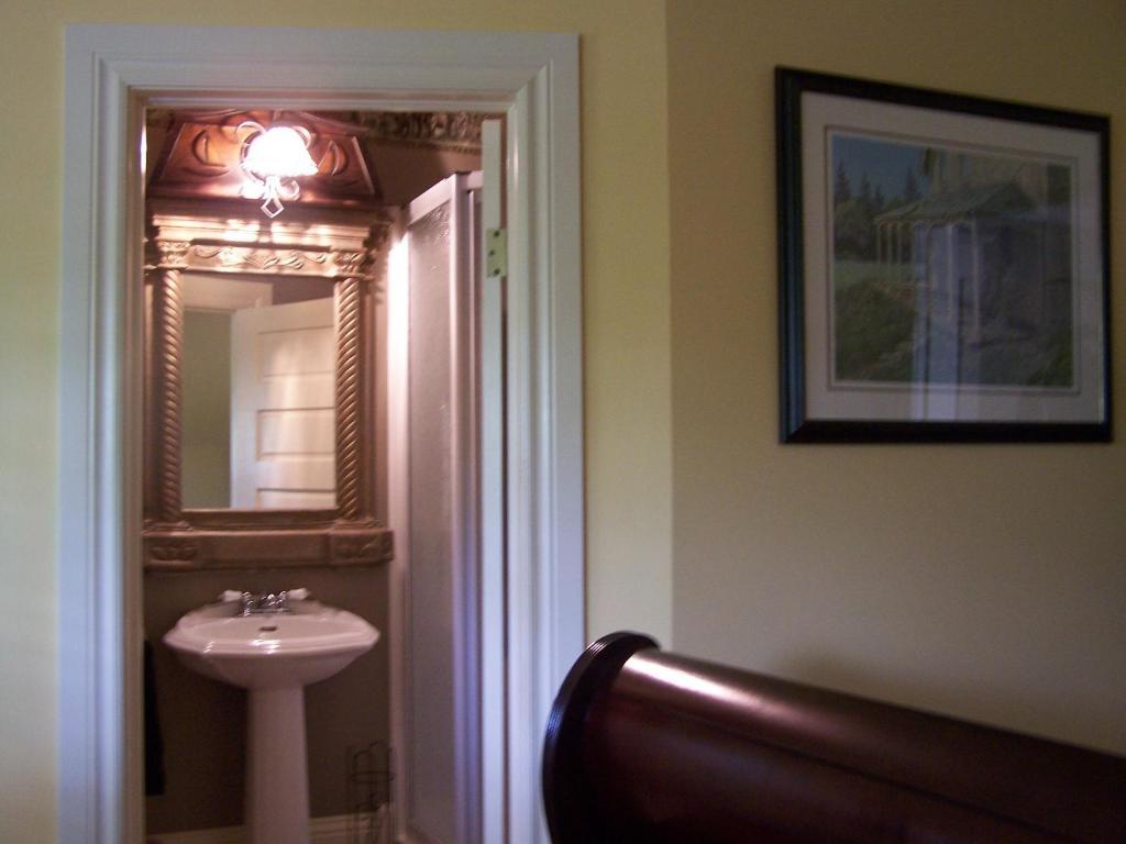 Creighton Manor Inn Bed & Breakfast Orillia Camera foto