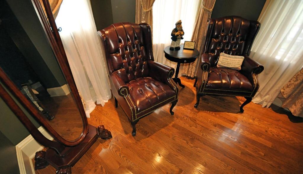 Creighton Manor Inn Bed & Breakfast Orillia Esterno foto